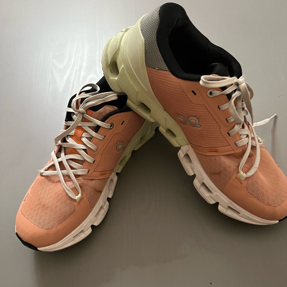 On Clouds women’s size 9.5, Running Coral and Light Green Sneakers